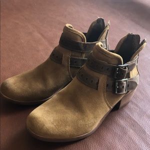 Worn only a couple of times